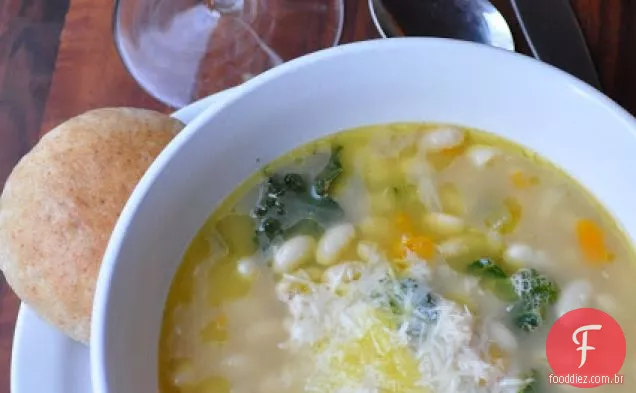 Sopa De Feijão Branco Toscana de Emeril com brócolis Rabe