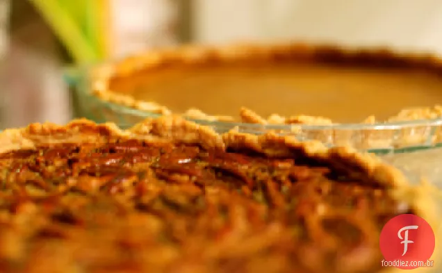 Torta Da Camada Da Noz-Pecã Da Abóbora