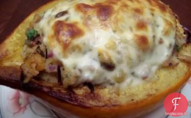 Arroz selvagem, cerejas, damascos e bolota recheada de queijo