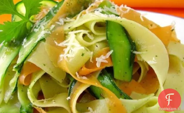 Fettuccine Com Fitas Vegetais