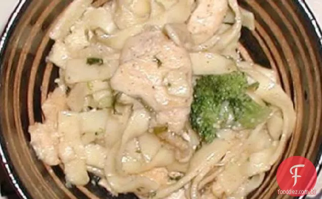 Yuk (Frango Fettuccini)