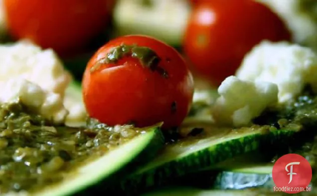 Abobrinha e Tomate Uva em Pesto com queijo Feta