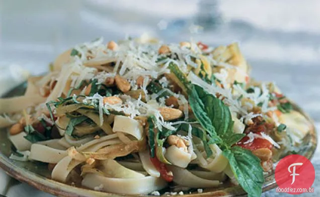Fettuccine de limão com alcachofras e pinhões