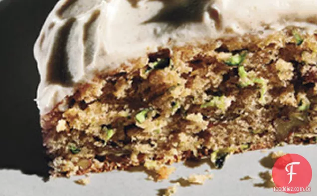 Abobrinha - Bolo De Noz-Pecã com cobertura de Cream Cheese