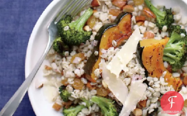 Salada de cevada com abóbora e brócolis