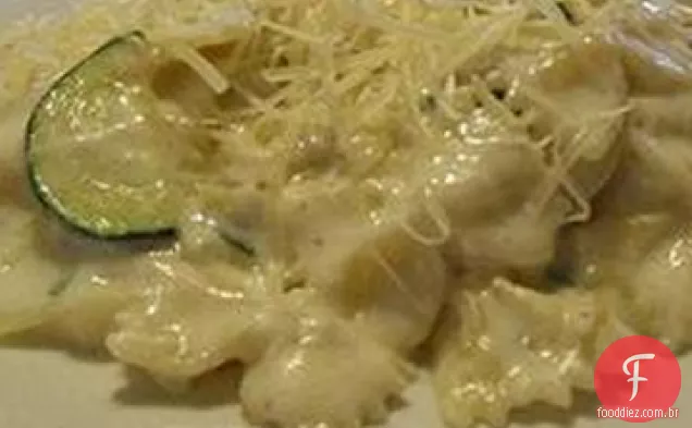 Macarrão Farfalle com abobrinha e molho de Creme De Limão