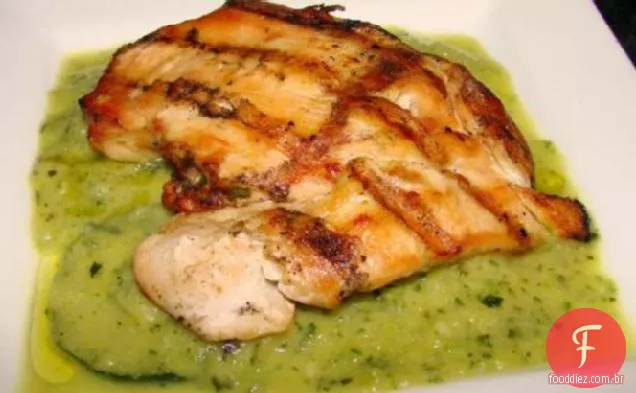 Peito de frango para churrasco com molho de abobrinha