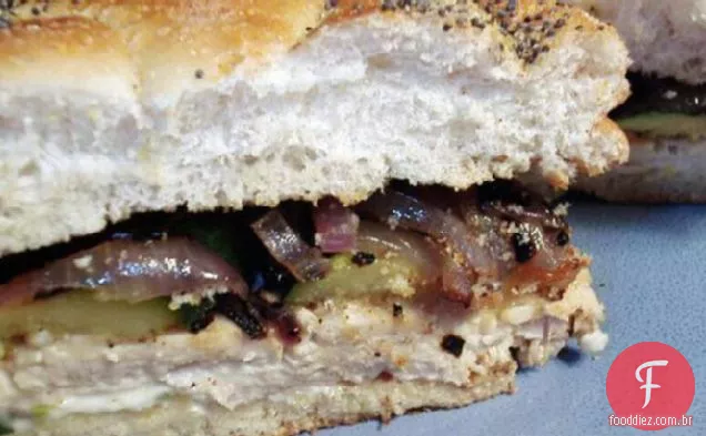 Paninis de frango e vegetais com maionese de estragão