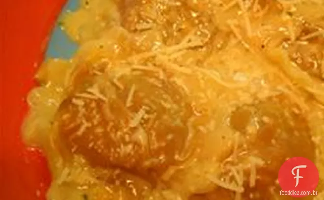Ravioli de abóbora com molho de manteiga marrom-sálvia