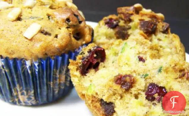 Muffins de abobrinha com frutas e nozes