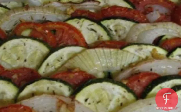 Tomates assados cebolas e abobrinha