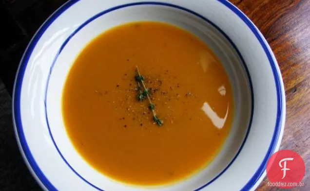 Caçarola De Colheita De Jardim Assada Com Batatas Vermelhas