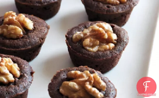 Bolos de chocolate e abobrinha com nozes