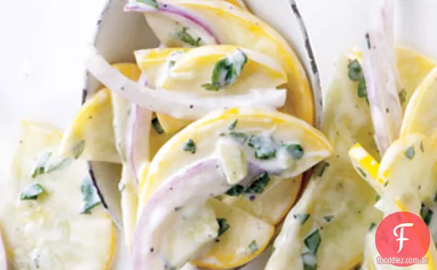 Salada de abóbora Herbed com molho de iogurte