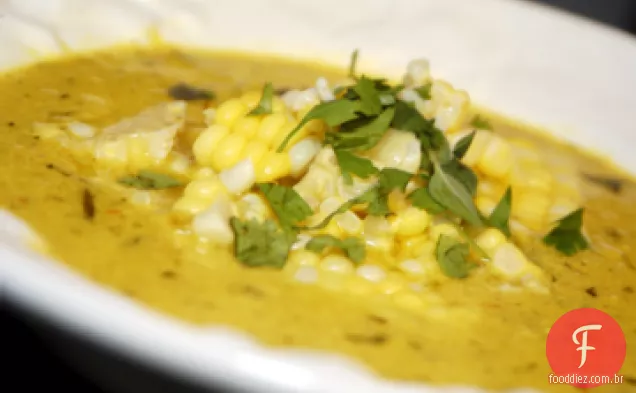 Abóbora de verão amarela e sopa de milho