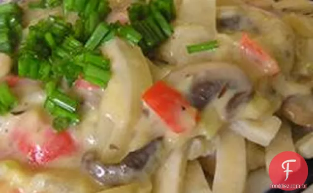 Macarrão com molho de cogumelos e abobrinha