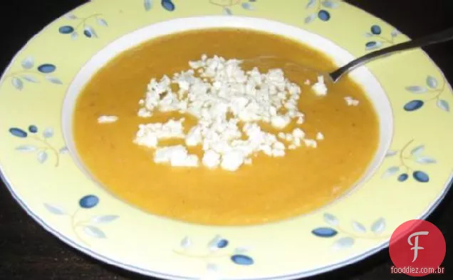 Sopa De Pêra Assada Com Queijo Azul Esfarelado