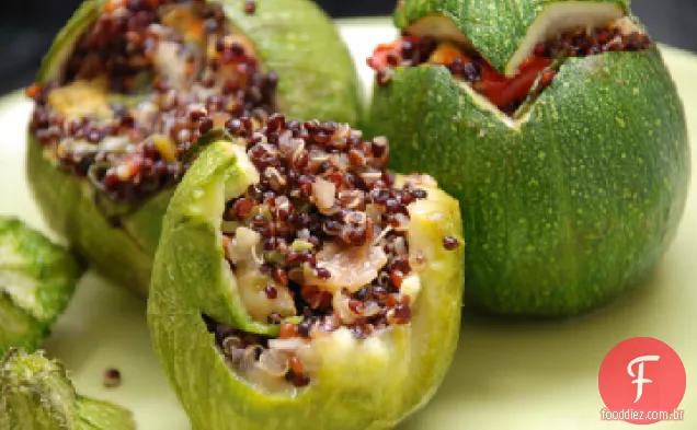 Quinoa e abóbora recheada com arroz selvagem