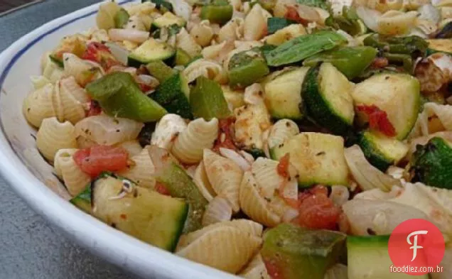 Verão em uma tigela aka grelhados legumes massas