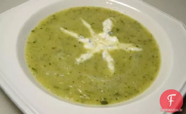 Sopa De Abobrinha Com Creme Herbed