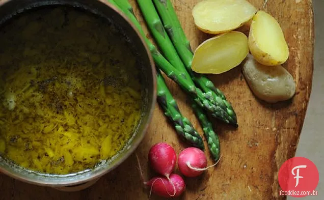 Bagna Cauda (Piemontês alho quente-anchova Dip)