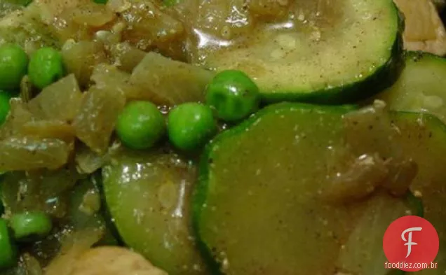 Frango marroquino e frigideira vegetariana
