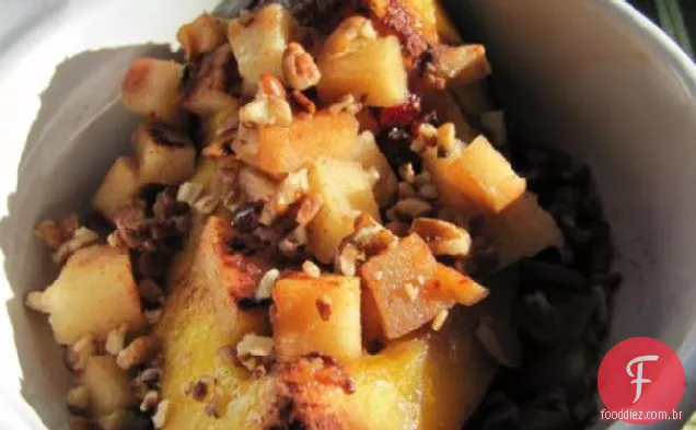 Abóbora doce de bolota com maçãs e Caisins (Pote De Barro)