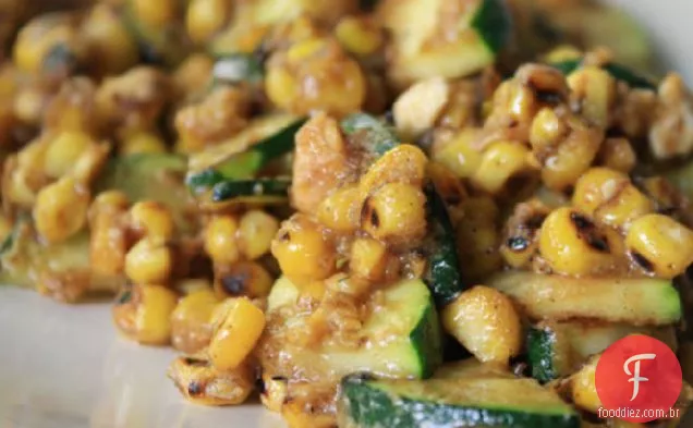 Legumes fritos com gemas de ovo de Pato salgadas