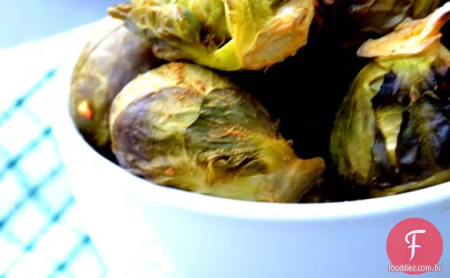 Couve de Bruxelas assada com Agave com cobertura vegana de caju