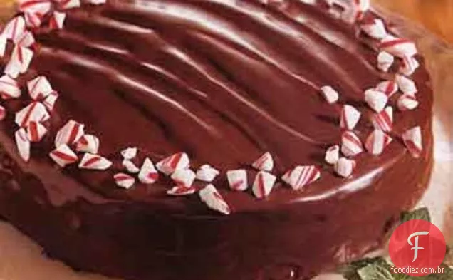 Bolo de chocolate triplo com recheio de chocolate e hortelã-pimenta