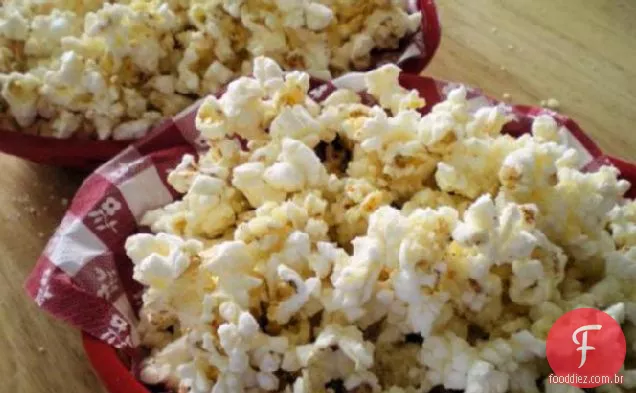 Pipoca Doce e saborosa com mel e queijo parmesão
