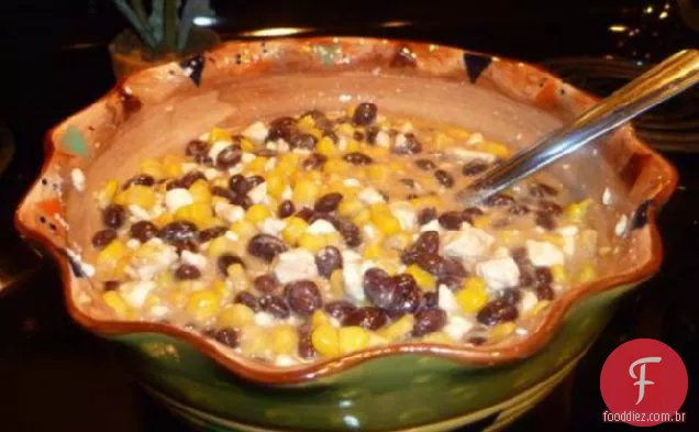 Salsa de milho e feijão preto com queijo Feta