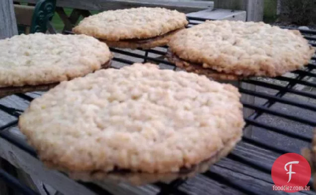 Biscoitos Lacy Oatmeal Sandwich