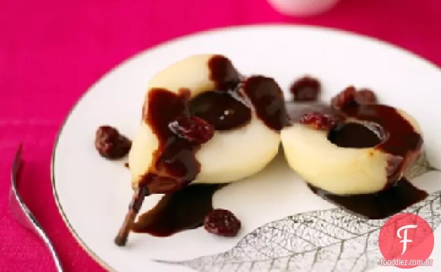 Peras e cerejas secas com molho de Chocolate