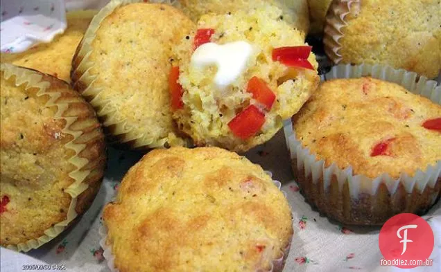 Muffins de milho com pimentão vermelho doce