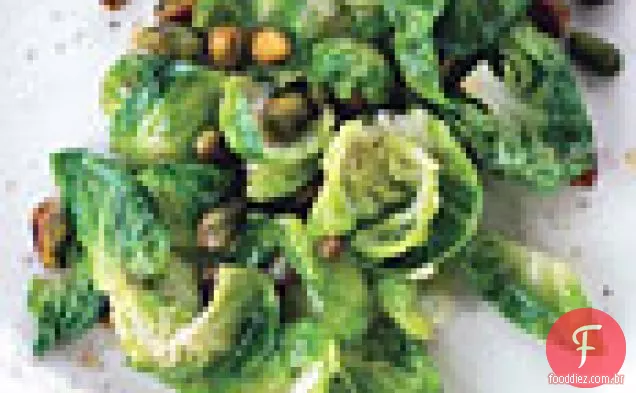 Couves de Bruxelas salteadas com limão e pistache