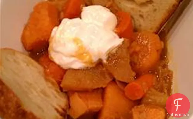 Sopa de batata doce, cenoura, maçã e lentilha vermelha