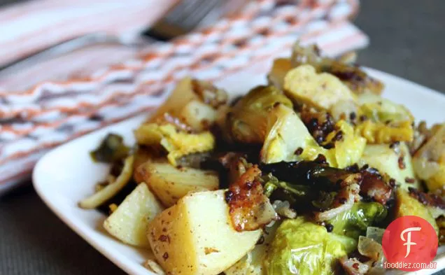 Batatas Assadas Com Couves De Bruxelas E Bacon