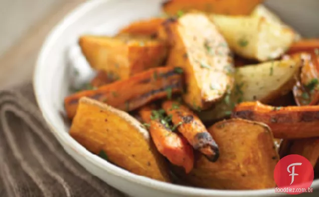 Vegetais De Raiz Rústicos Torrados Com Fumaça