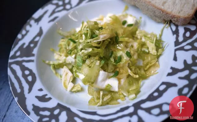 Couve De Bruxelas Desfiada E Salada De Aipo
