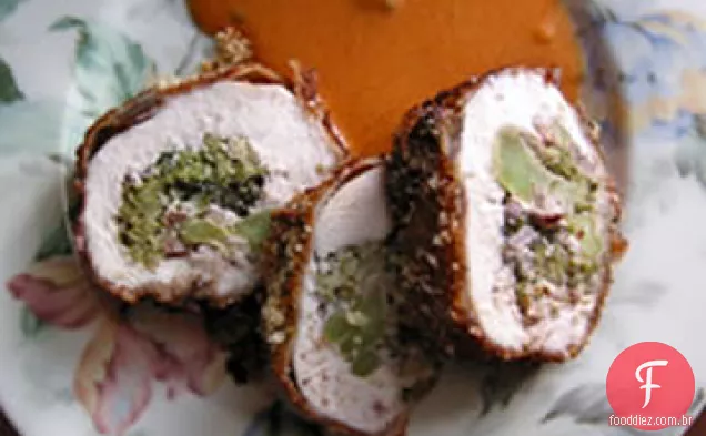 Peitos de frango Pecan recheados com Cream Cheese e brócolis