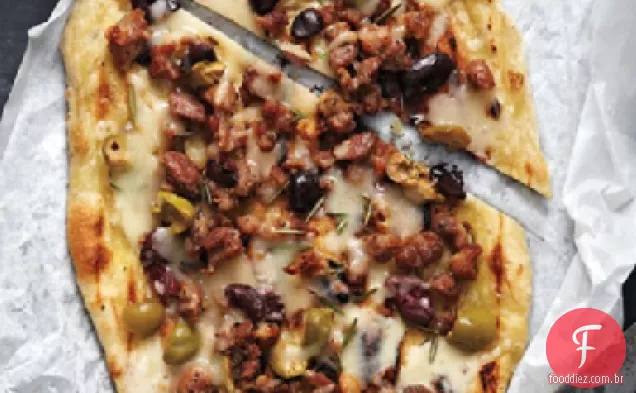 Salsicha e azeitonas Pizza