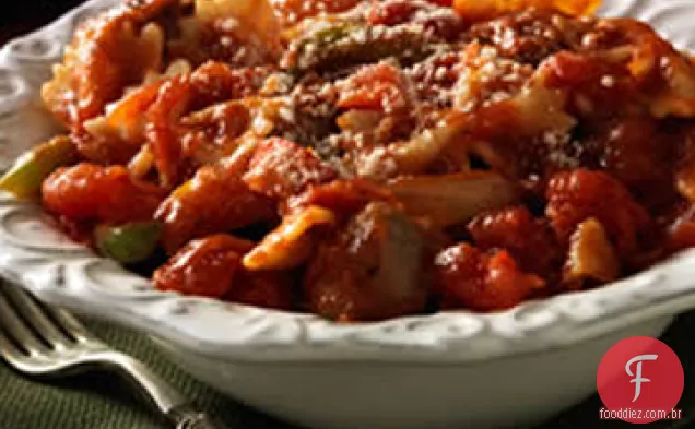 Laços em salsicha e molho de pimenta