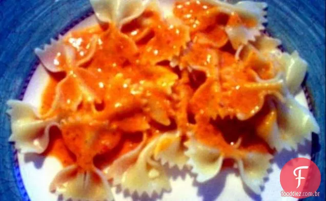 Fettuccine Com Molho De Pimenta Vermelha Assada