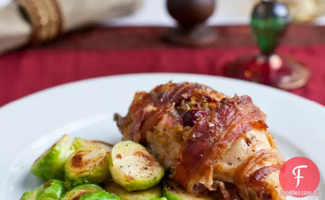 Frango Recheado Com Cranberry Embrulhado Em Pancetta Com Pan Fried Br
