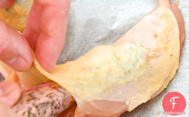 Galinha-Da-Índia Com Manteiga Cep E Couves De Bruxelas Creme
