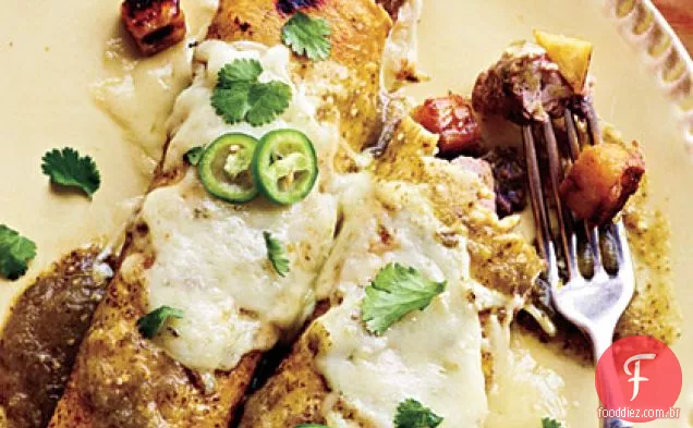 Enchiladas de porco e banana com purê de Feijão Preto