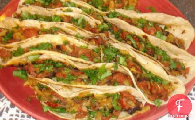 Chouriço, batata e Tacos de cogumelos