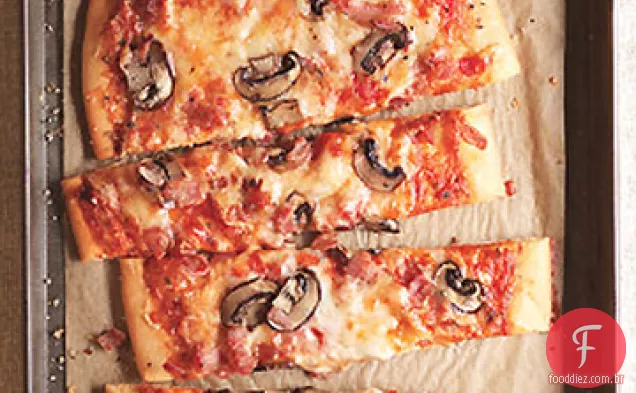 Pizza de três queijos com Pancetta e cogumelos