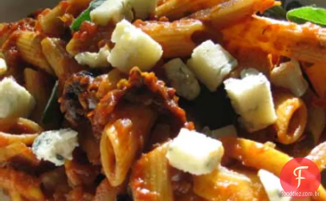 Penne com tomate, Bacon e molho de queijo